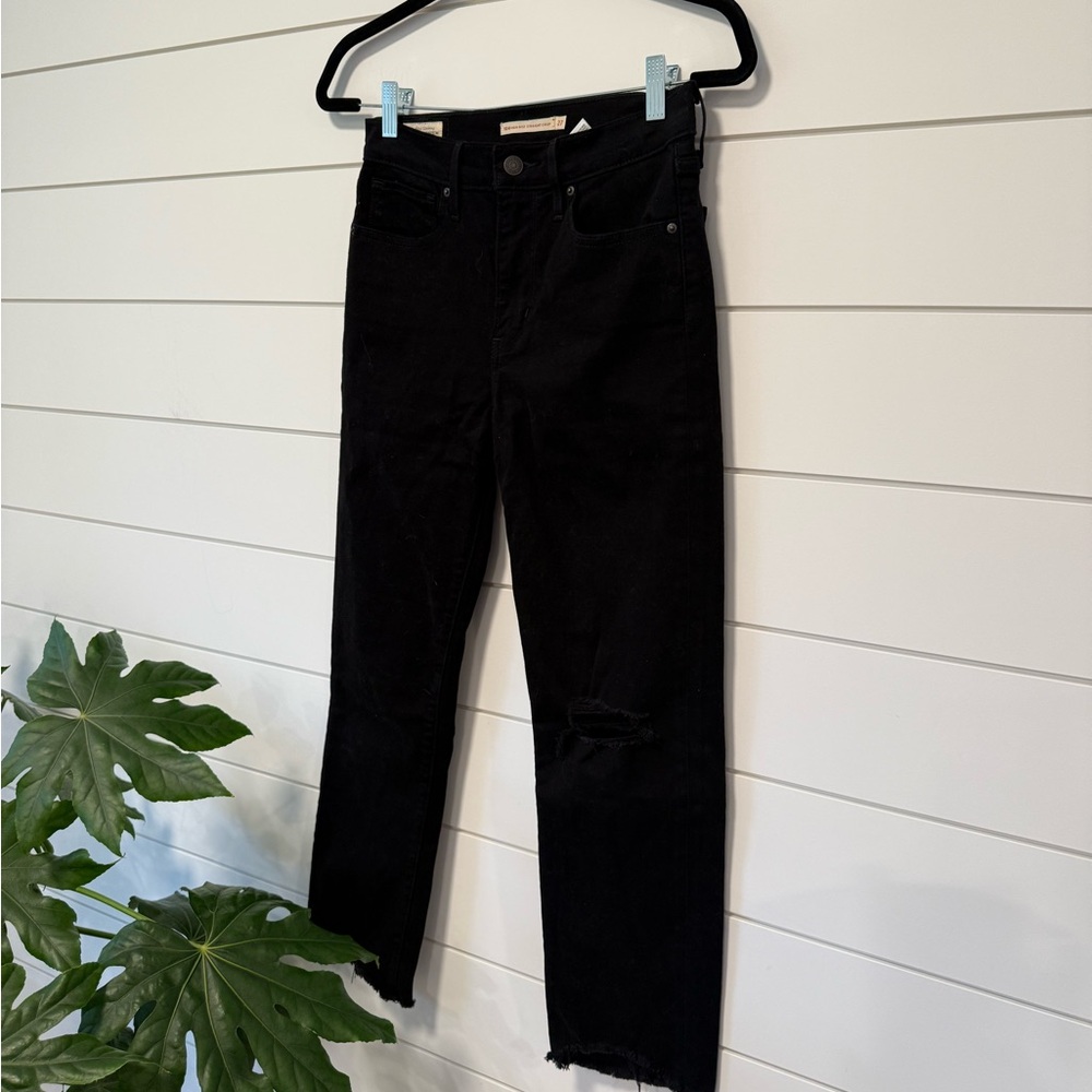 Levi's Women's 724 High Rise Straight Crop Jeans Distressed Black Like New 27 - Picture 2 of 5